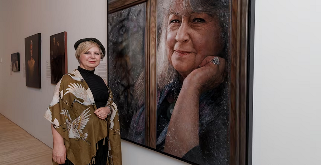 Jaq Grantford's portrait of Play School star Noni Hazlehurst wins Archibald People's Choice award